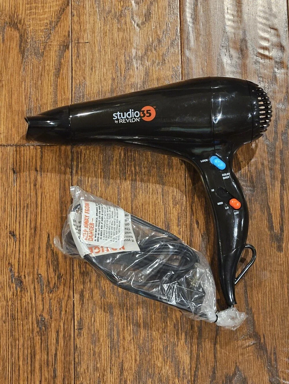 NWOT Revlon Studio 35 Turbo Stylist Hair Dryer W/Concentrator, No Box